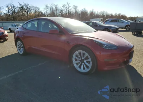 2022 Tesla Model 3 z USA, uszkodzony, nr VIN 5YJ3E1EB1NF349269